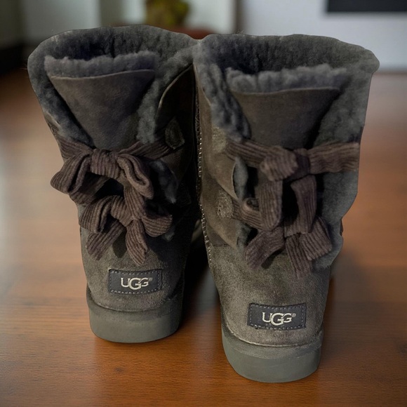 Women’s ⭐️UGG⭐️Grayish/Brown Bailey Bow Boots Size 8 - Picture 9 of 16